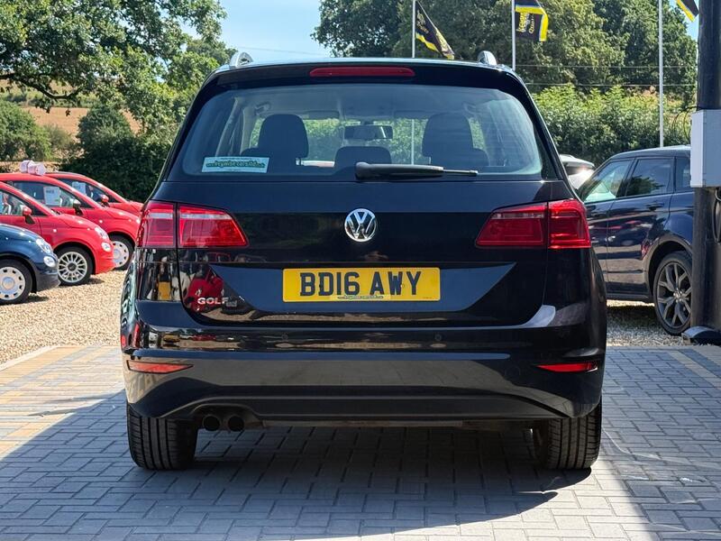 Volkswagen Golf SV view 4