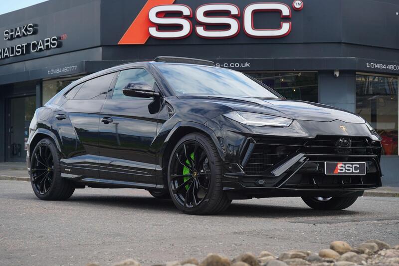 Lamborghini Urus view 4