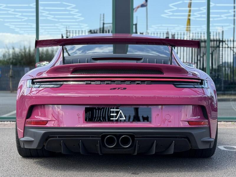 Porsche 911 view 7