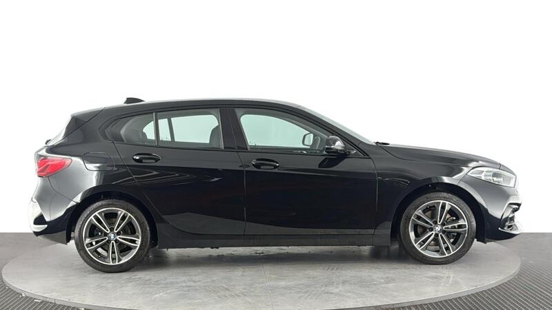 BMW 1 Series view 3