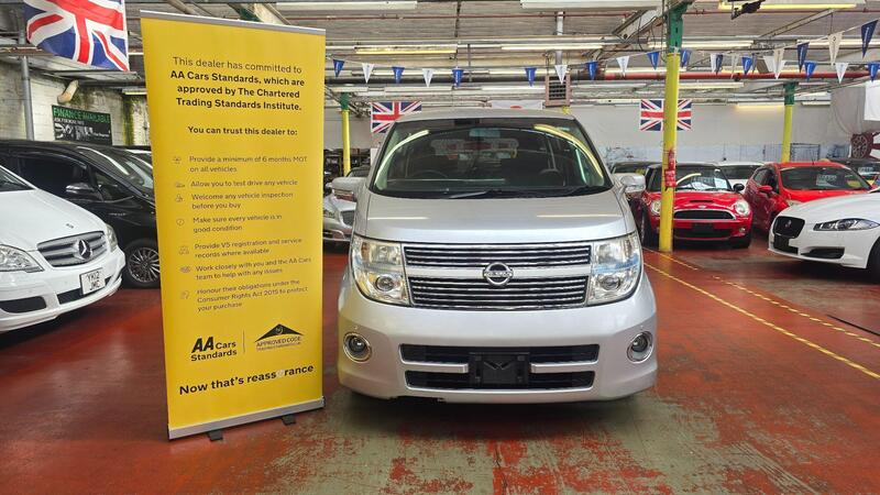 Nissan Elgrand view 2