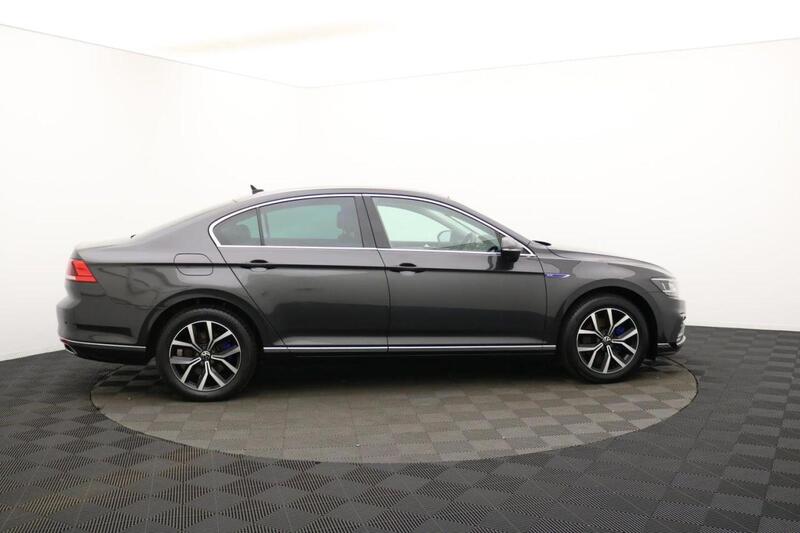 Volkswagen Passat view 2