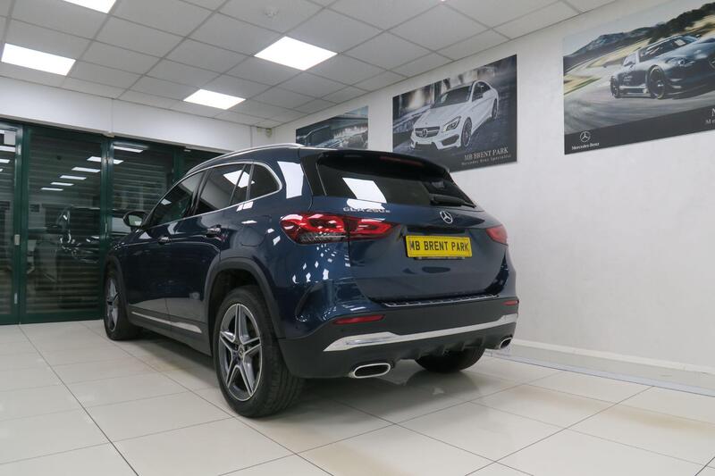Mercedes-Benz Gla view 3