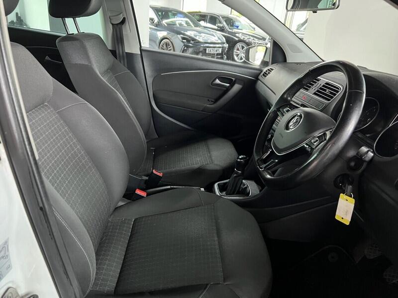 Volkswagen Polo view 2