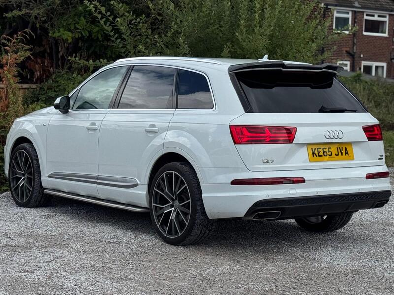 Audi Audi Q7 view 6
