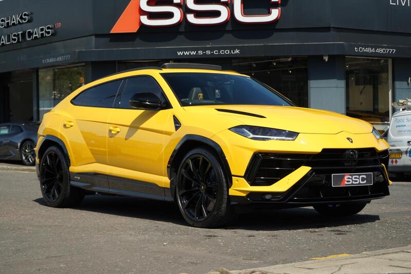 Lamborghini Urus view 4