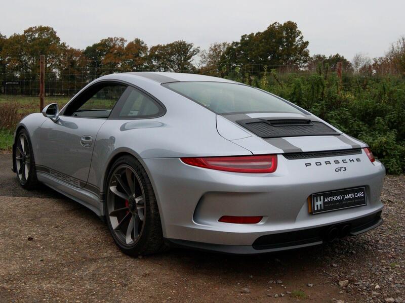 Porsche 911 view 40