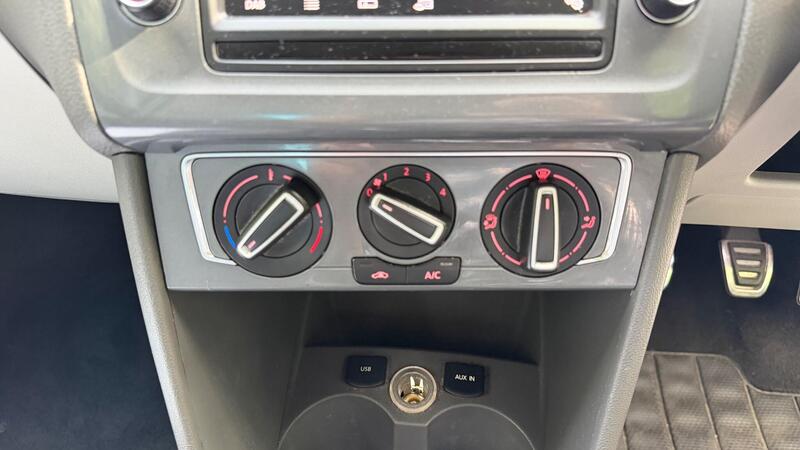 2015 Volkswagen Polo — photo 13
