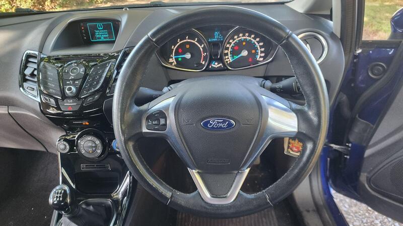 2015 Ford Fiesta — photo 27