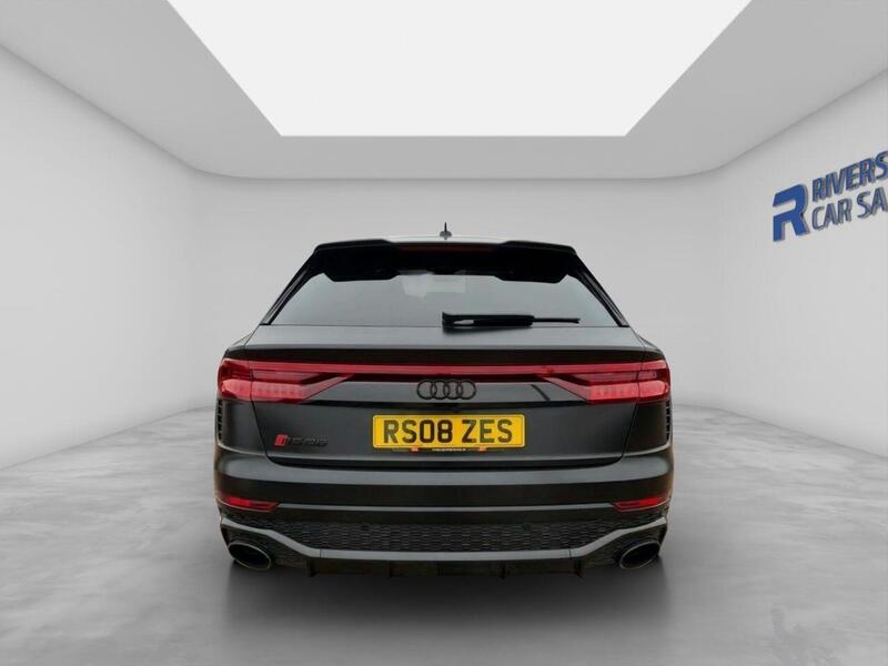 Audi RS Q8 view 4