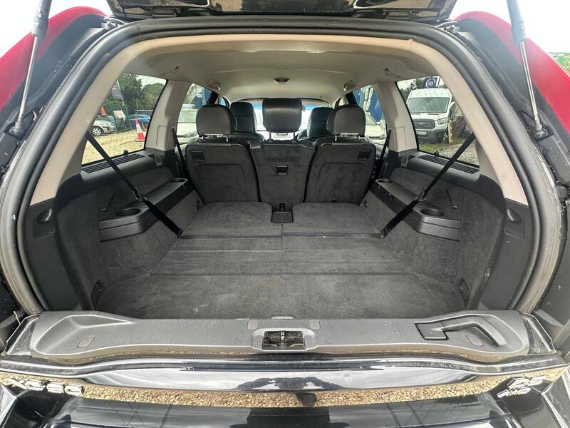 Volvo XC90 view 40