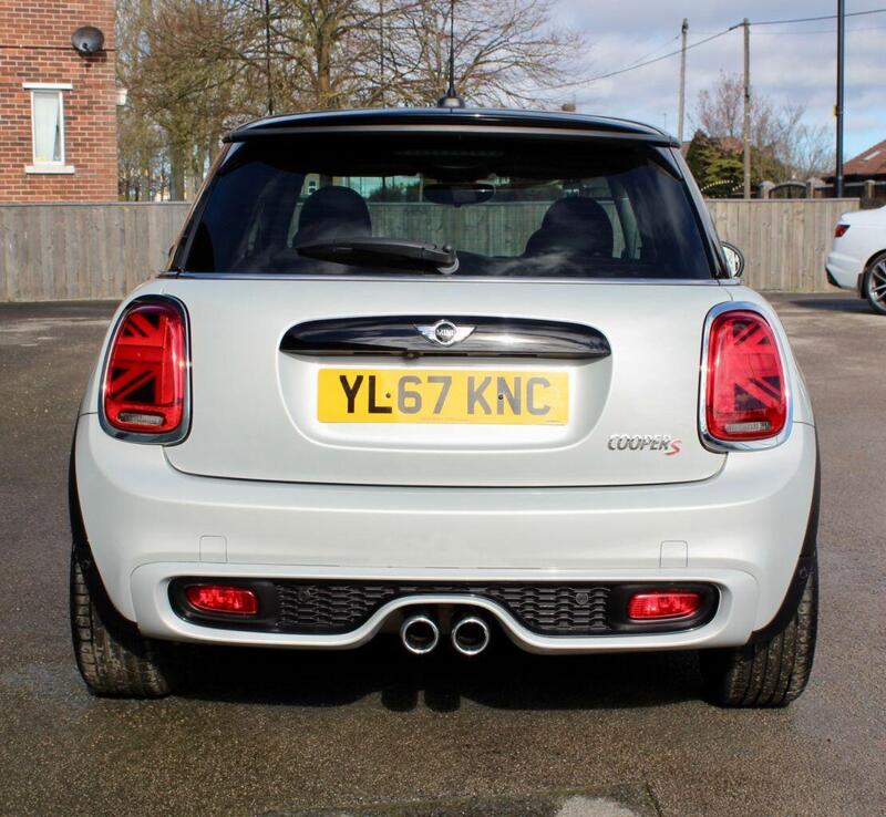 Mini Cooper view 6