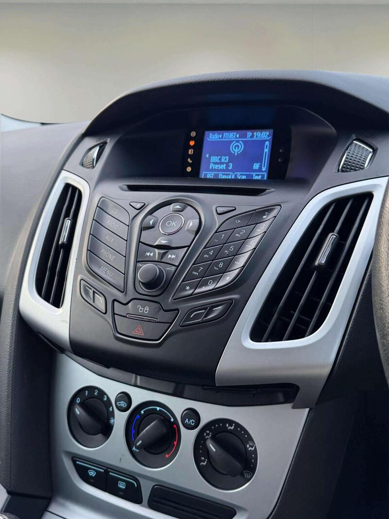 Ford Focus view 6