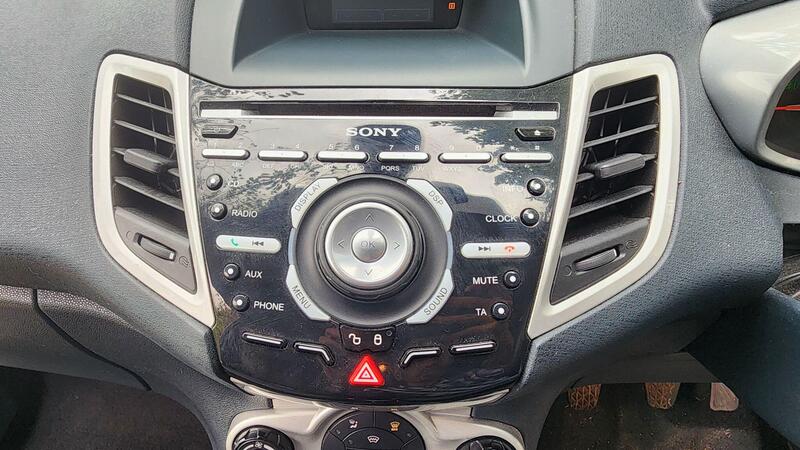 2012 Ford Fiesta — photo 33