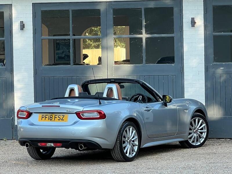 Fiat 124 Spider view 7