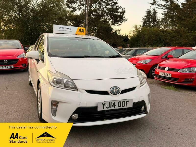 2014 Toyota Prius 1.5 CVT 4dr photo 2