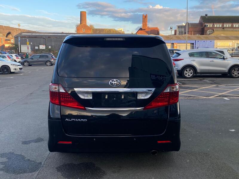 Toyota Alphard view 3