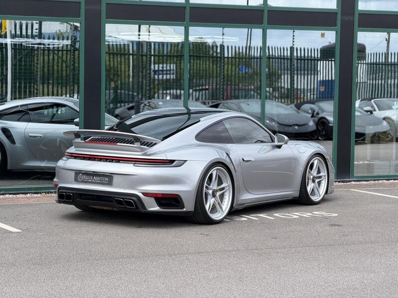 Porsche 911 view 6