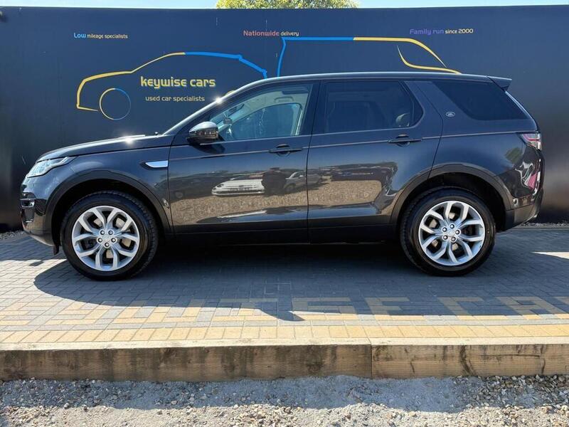 Land Rover Discovery Sport view 2