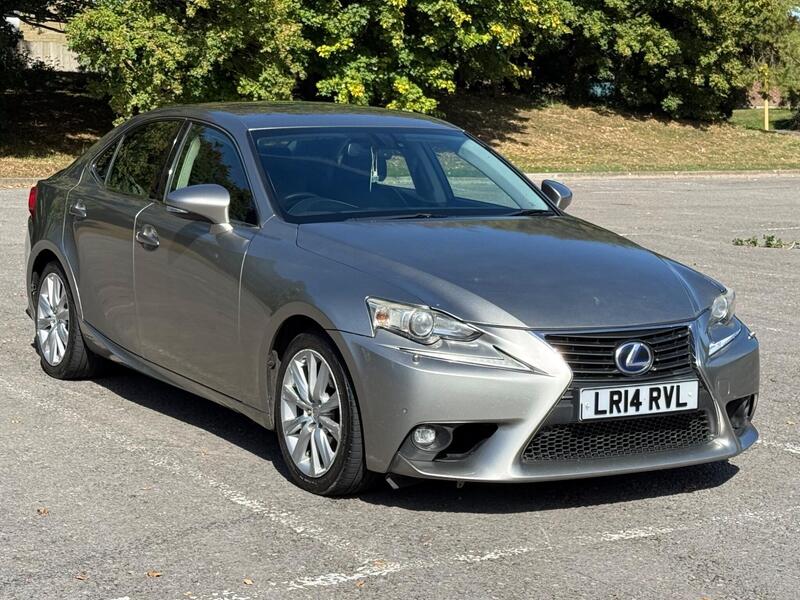 Lexus IS — photo 1