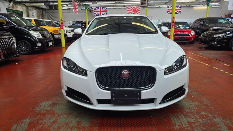 Jaguar XF view 2