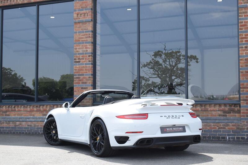 Porsche 911 view 7