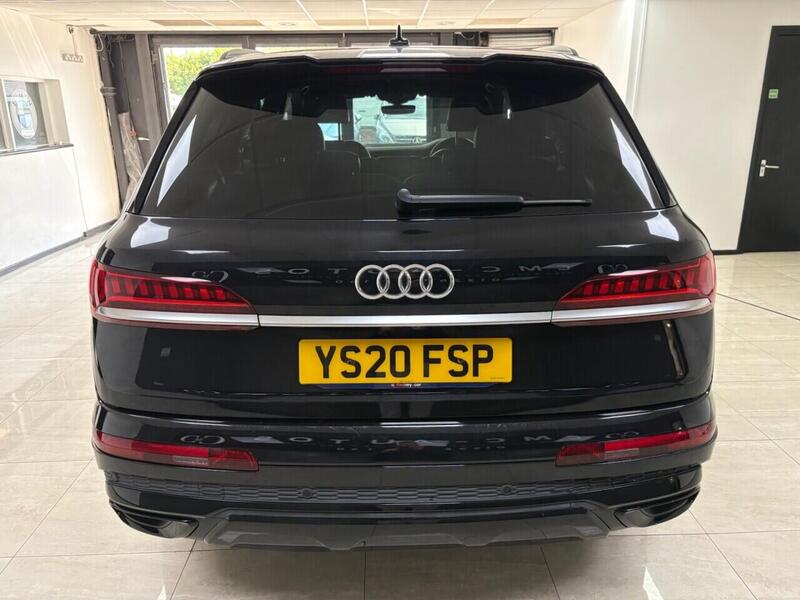 Audi Audi Q7 view 4