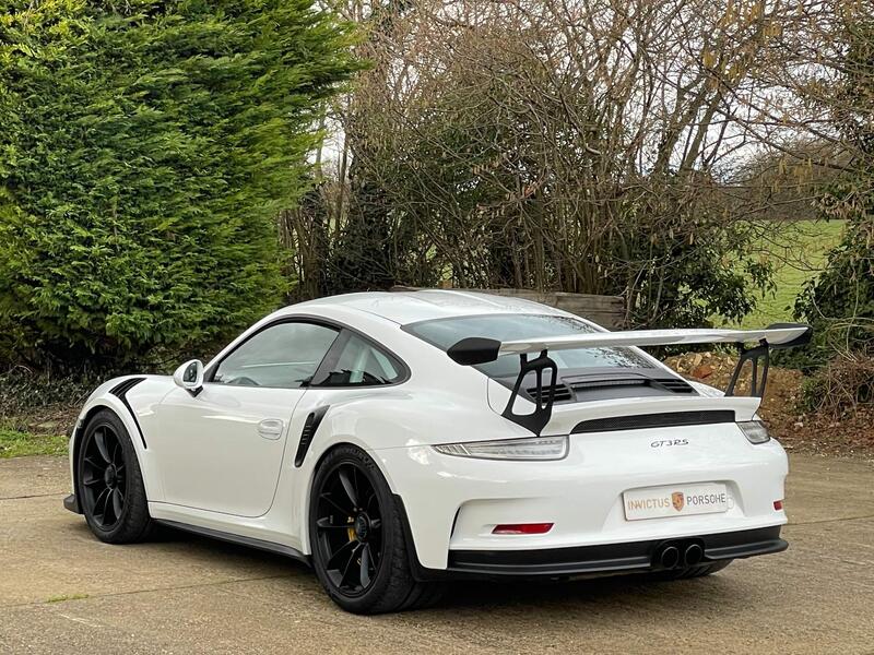 Porsche 911 view 4