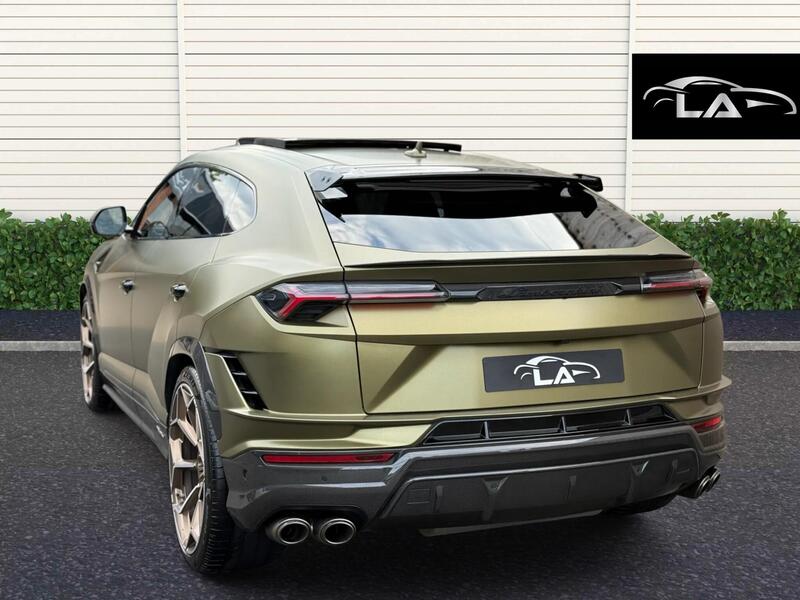 Lamborghini Urus view 6