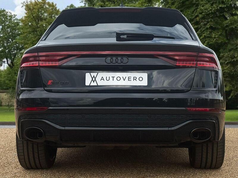 Audi RS Q8 view 6
