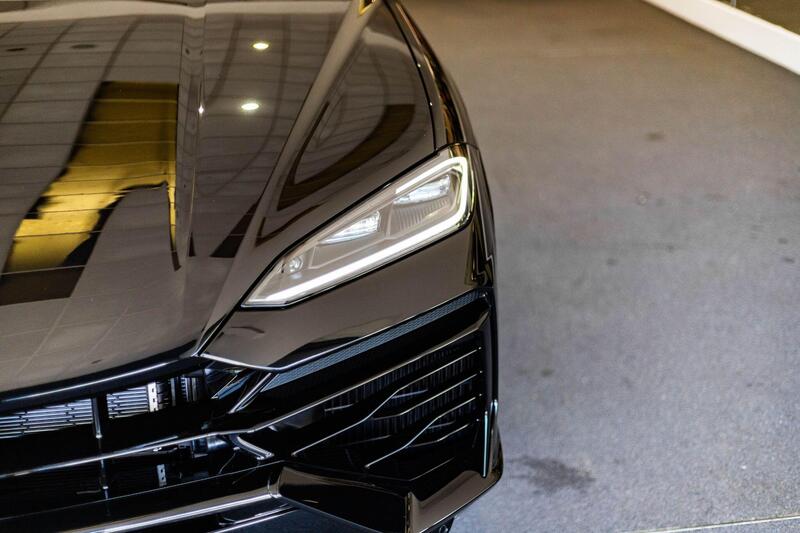 Lamborghini Urus view 4
