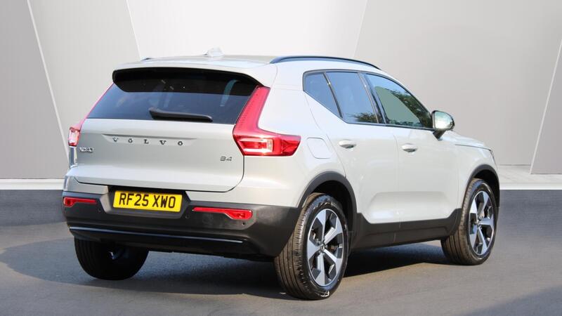 Volvo XC40 view 2