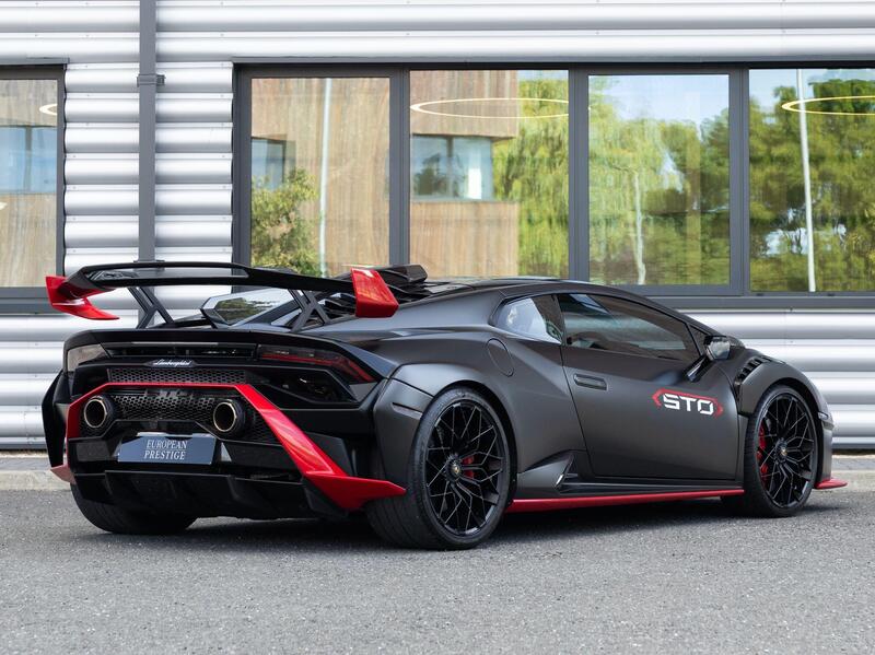 Lamborghini Huracan view 3