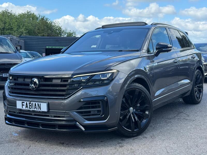 Volkswagen Touareg view 2