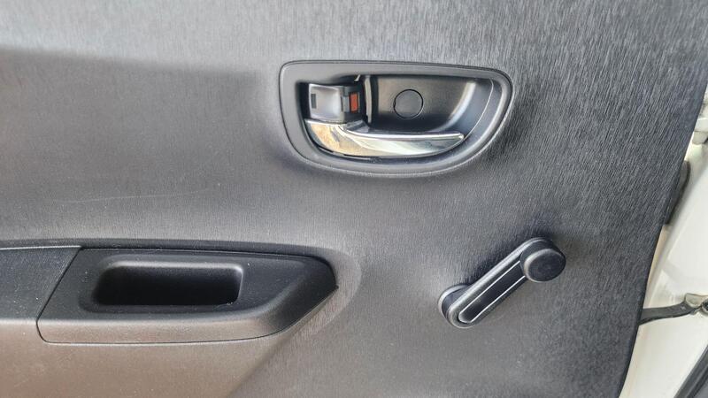 2012 Toyota Yaris — photo 46