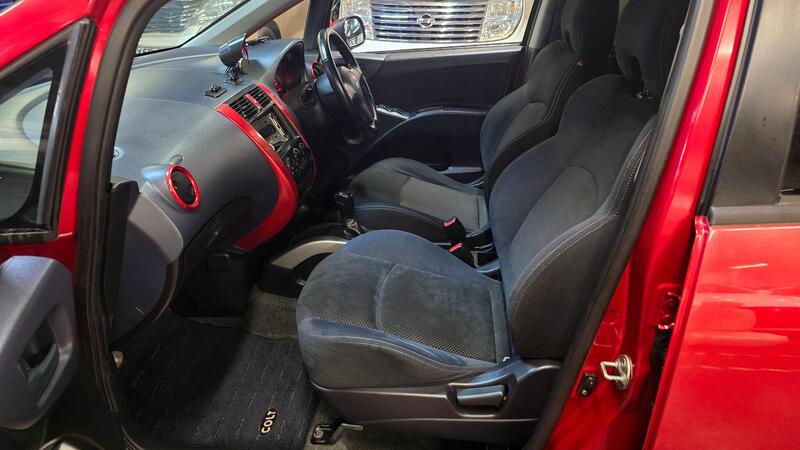 Mitsubishi Colt view 3