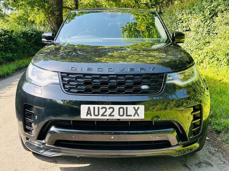 Land Rover Discovery view 3