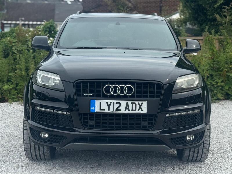 Audi Q7 view 5