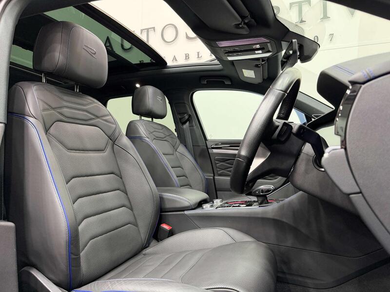 Volkswagen Touareg view 2