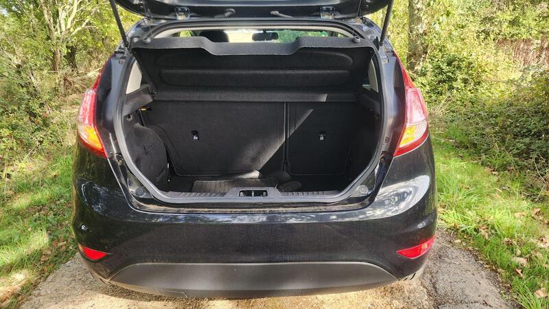 2014 Ford Fiesta — photo 11