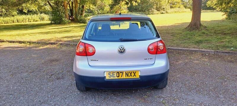 Volkswagen Golf view 6
