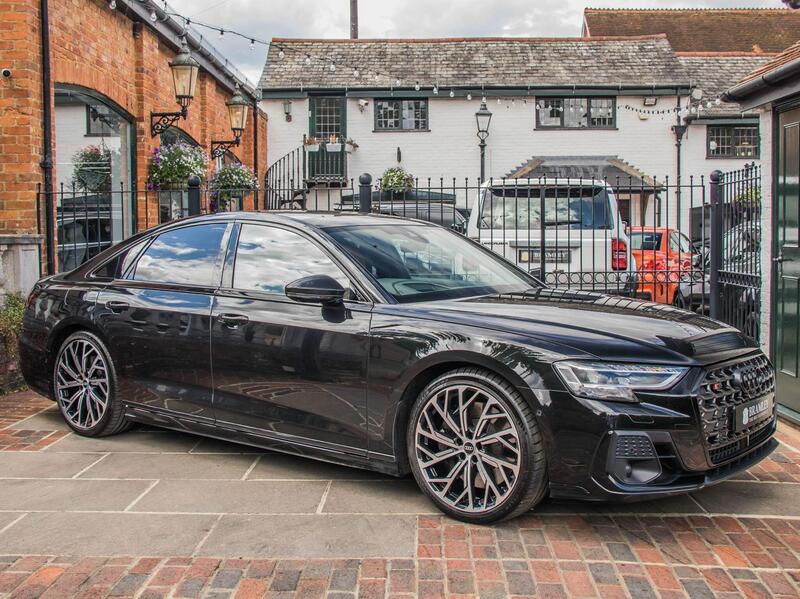 Audi Audi S8 view 4