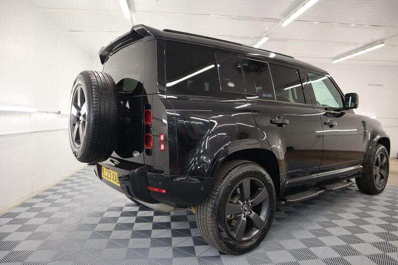 Land Rover Defender view 4