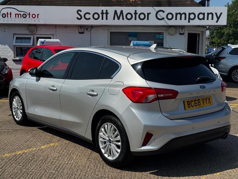 Ford Focus view 2