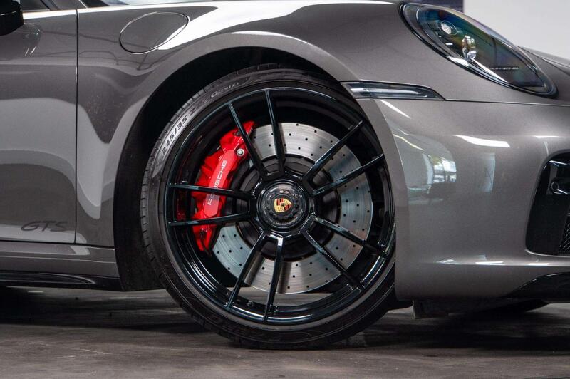 Porsche 911 view 4