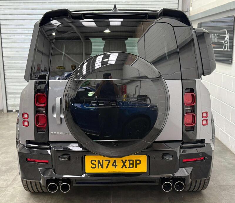 Land Rover Defender 90 view 7