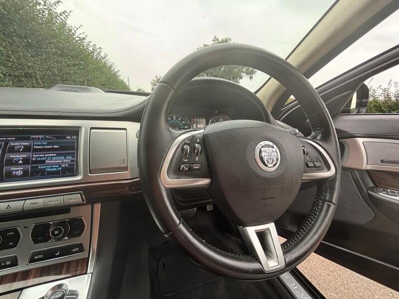 Jaguar XF view 55