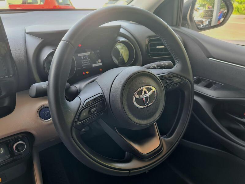Toyota Yaris view 3