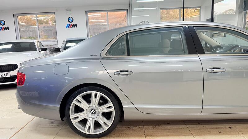 Bentley Flying Spur view 60