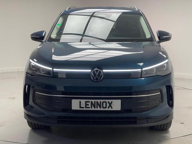 Volkswagen Tiguan view 2